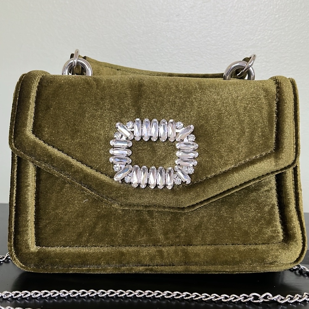Akira RENDEZVOUX VELVET PURSE. PRICE IS FIRM - Picture 4 of 12